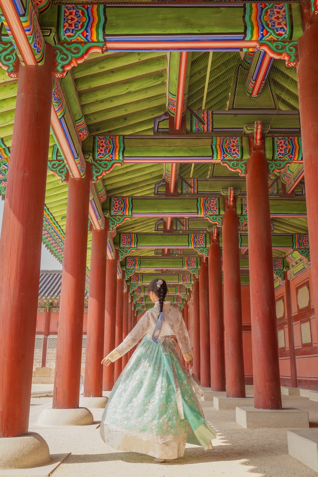 what to do in seoul, things to do in seoul, best activities in seoul, seoul travel guide, best attractions and sights in seoul korea, gyeongbokgung palace, hanbok rental