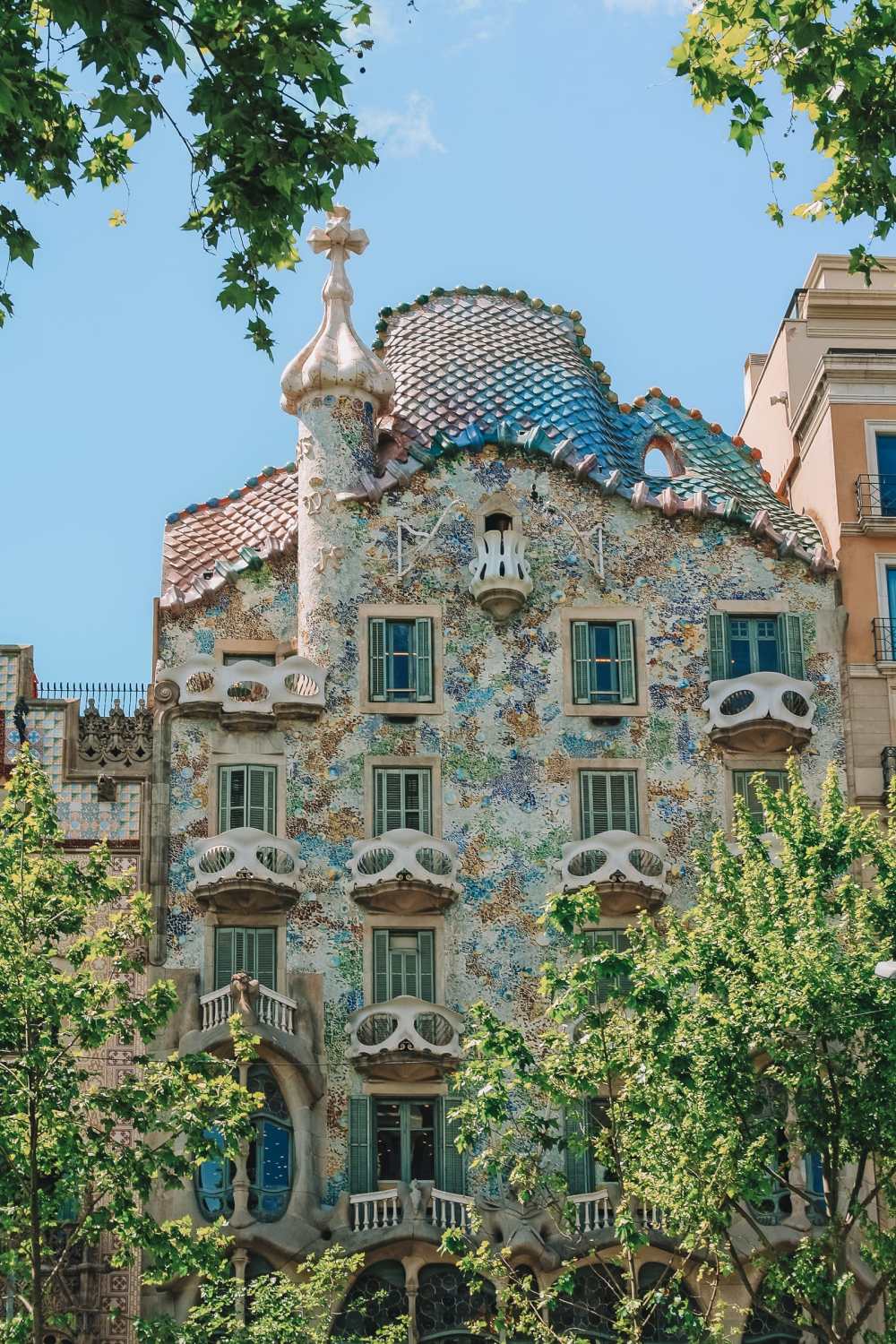 6 Must See Buildings By Gaudi In Barcelona (3)