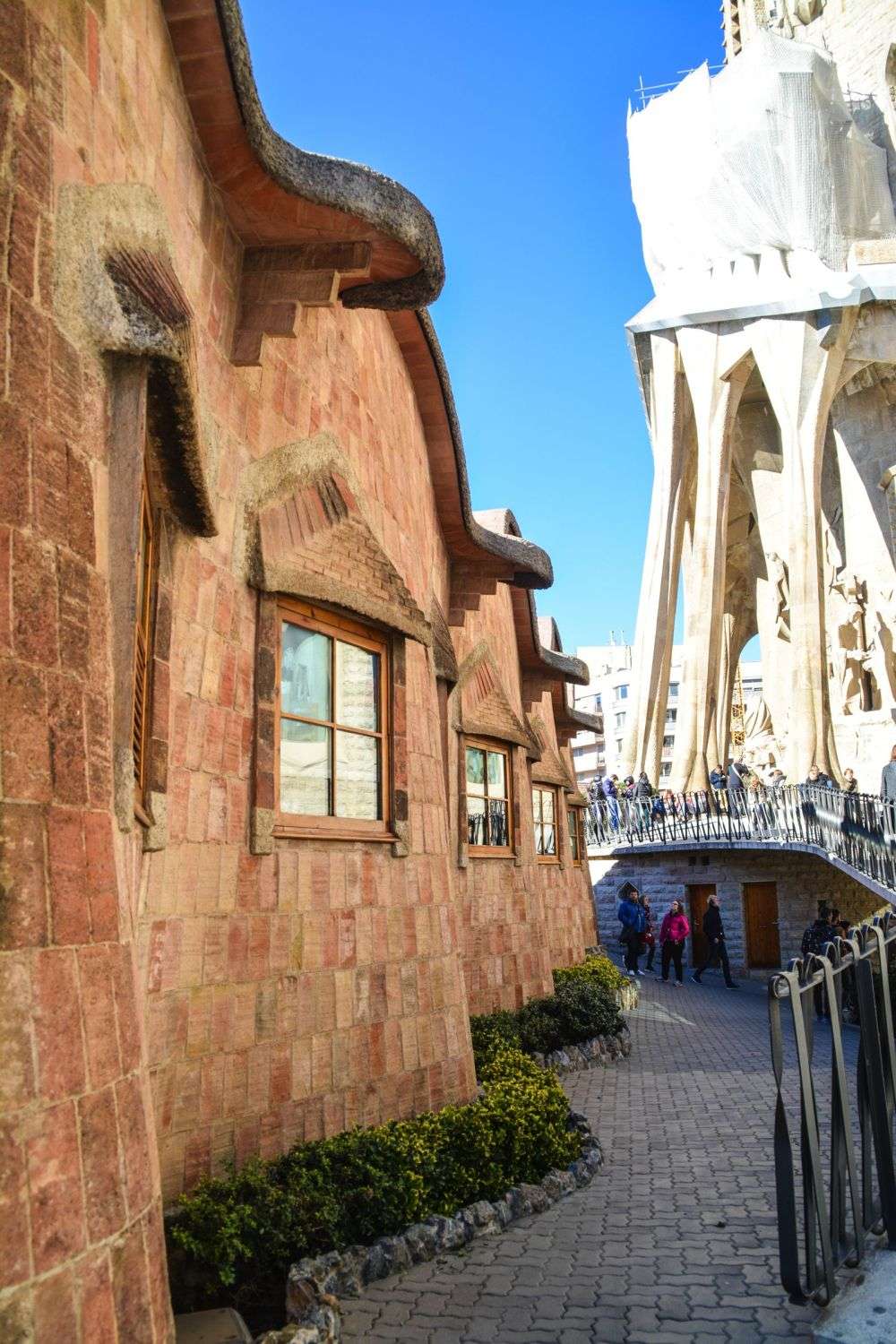 6 Must See Buildings By Gaudi In Barcelona (17)