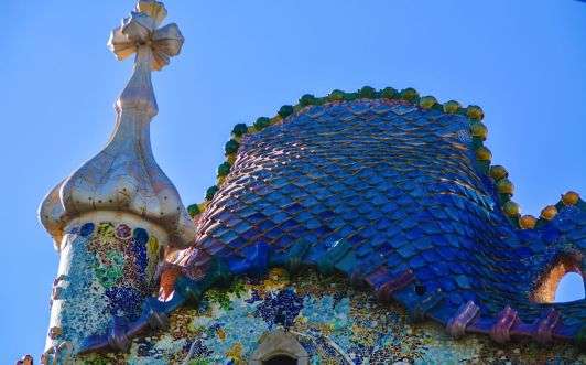 6 Must See Buildings By Gaudi In Barcelona (41)