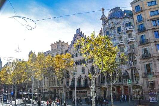 6 Must See Buildings By Gaudi In Barcelona (54)