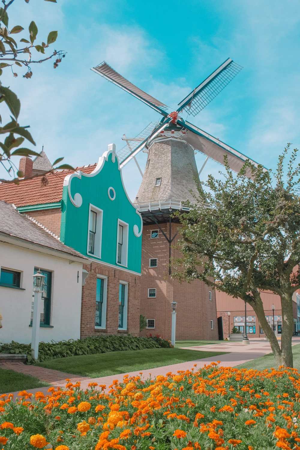 Best places in Iowa to visit Pella windmill