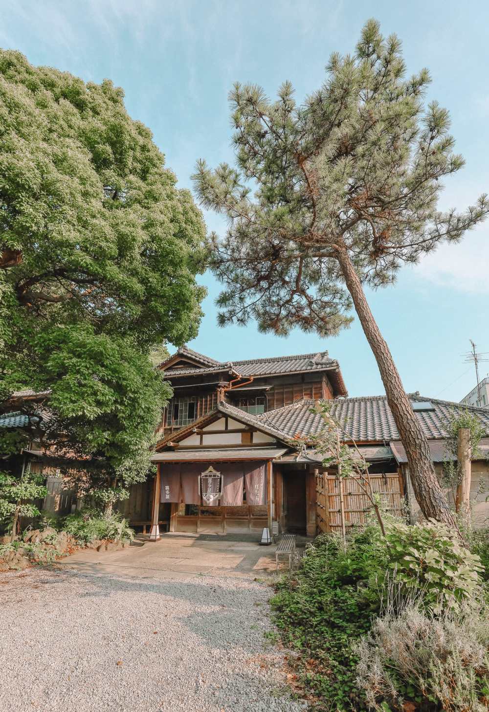 Temple Searching And Traditional Ryokans In Yokohama - Japan (5)