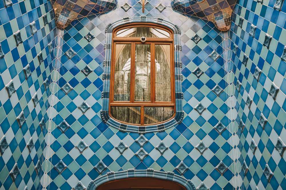 6 Must See Buildings By Gaudi In Barcelona (5)