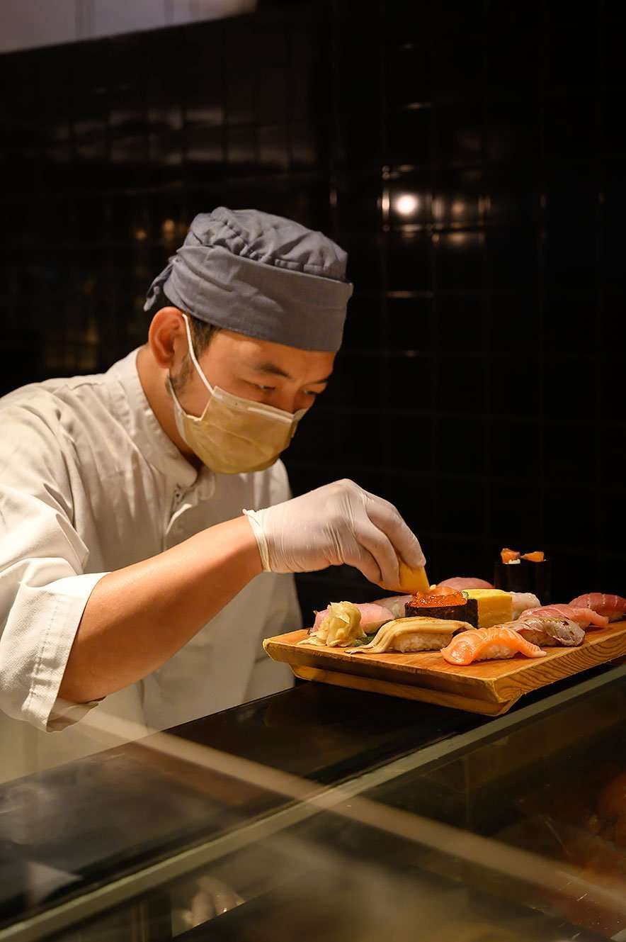 Taipei Food Guide: Addiction Aquatic Development - sushi chef. Coffee and food guide to help you where to eat in Taipei.