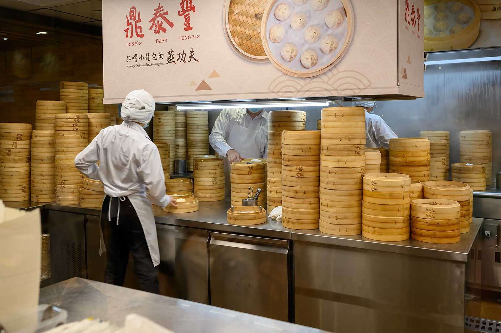 Coffee and food guide to help you where to eat in Taipei. Din Tai Fung restaurant in Taipei 101, Taiwan