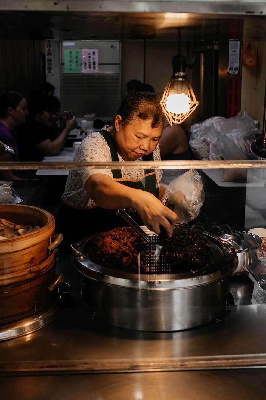 Where to eat in Taipei. Go on a Taipei Eats Food Tour in Taiwan